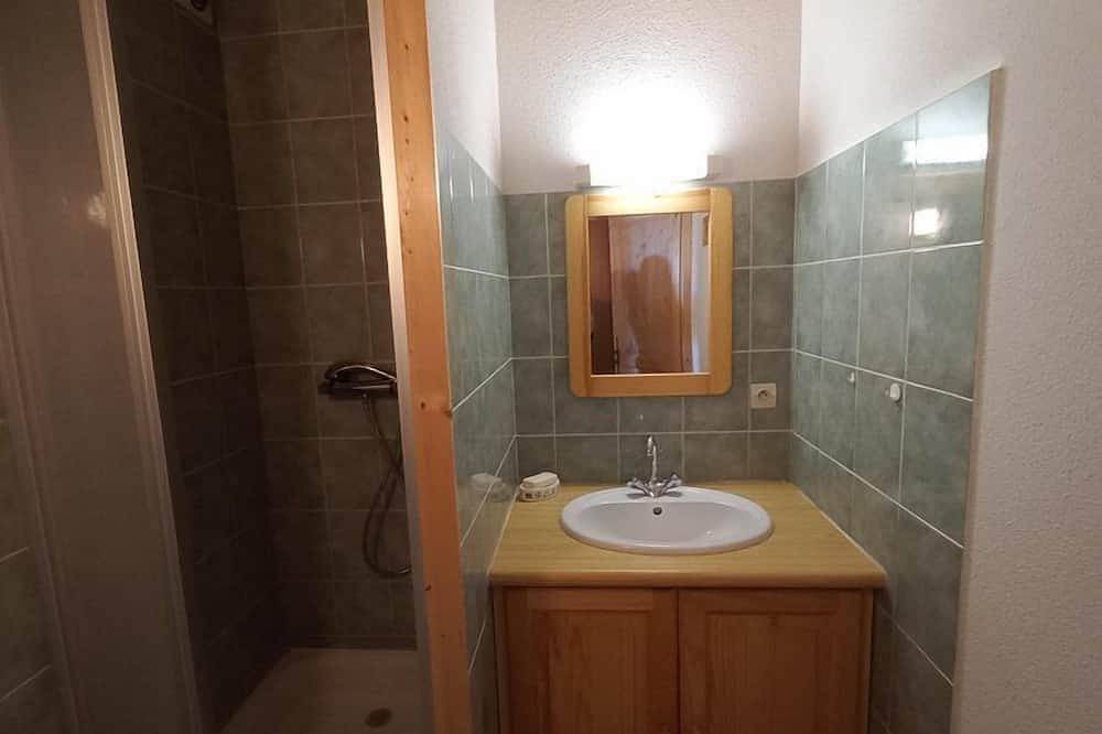 Entire apartment, Metabief - Neighborhood Beausoleil - Building Les Chardons - Apartment 6 people in Mouthe-Lac et Mont d’Or, Doubs