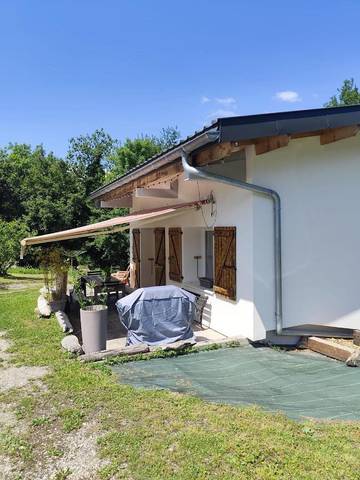 Gîte pour 6 personnes, avec terrasse et piscine à Chanaz