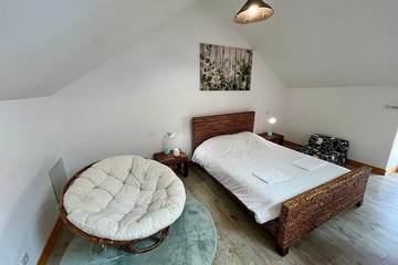 Gîte pour 2 personnes, avec jardin à Lussac-les-Châteaux