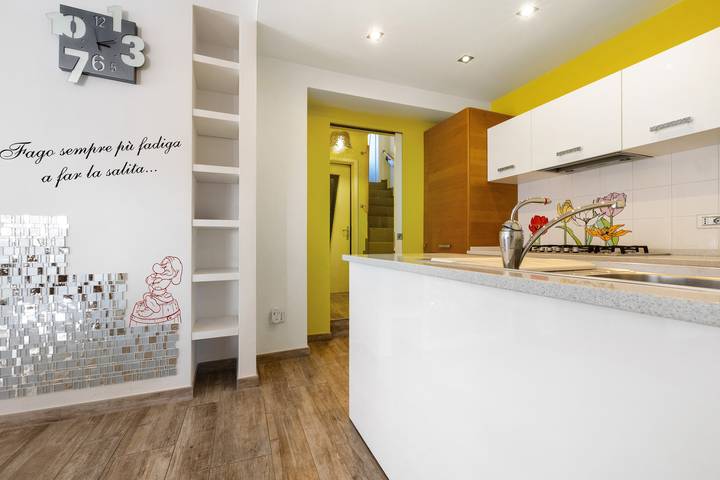 Entire apartment, Apartment 'Casa Delle Fate Piano Terra' with Mountain View, Private Garden and Wi-Fi in Roncone, Sella Giudicarie