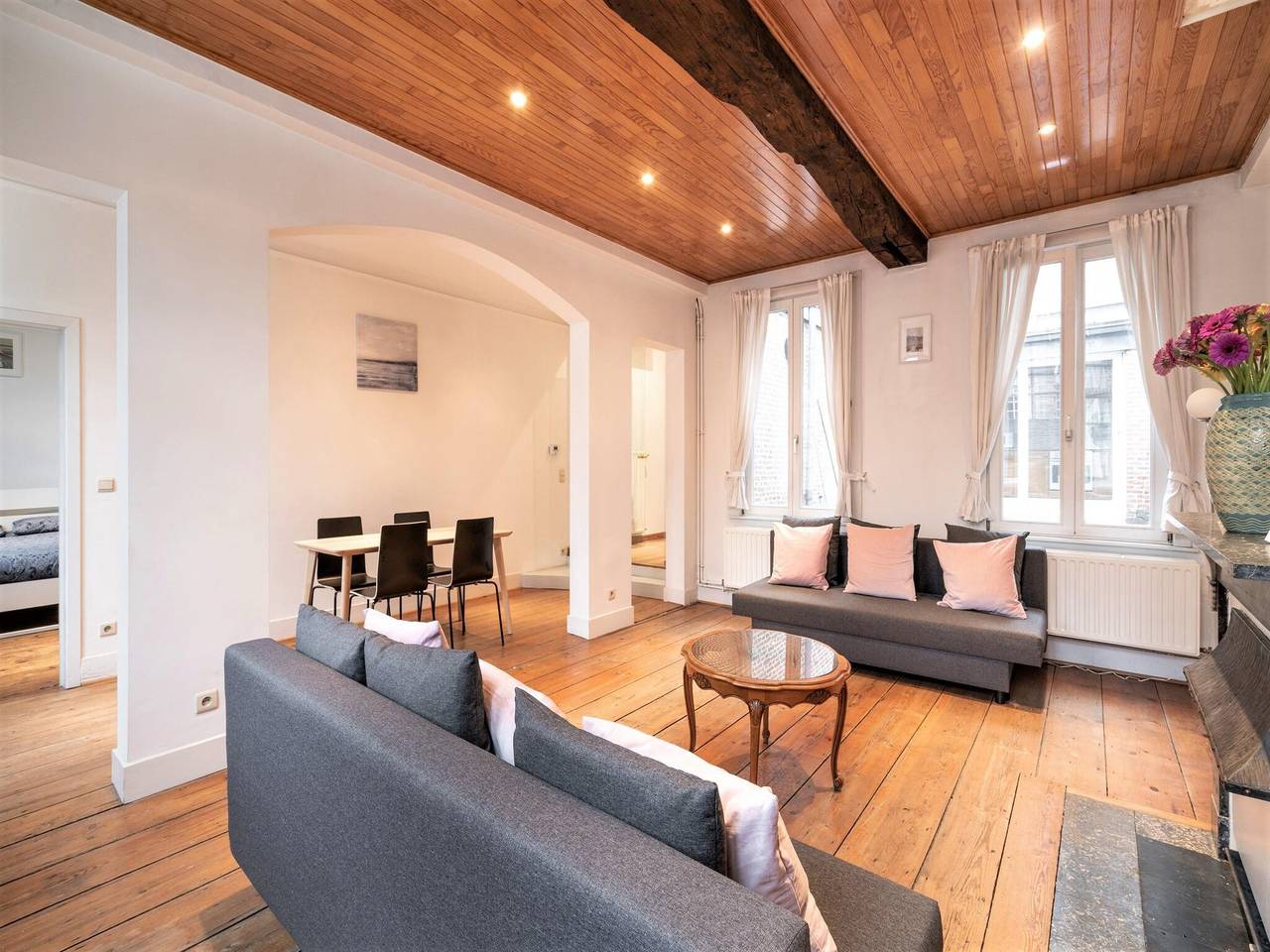 Entire apartment, Deluxe Capital Street Stay for 12 in Antwerp, Antwerp region