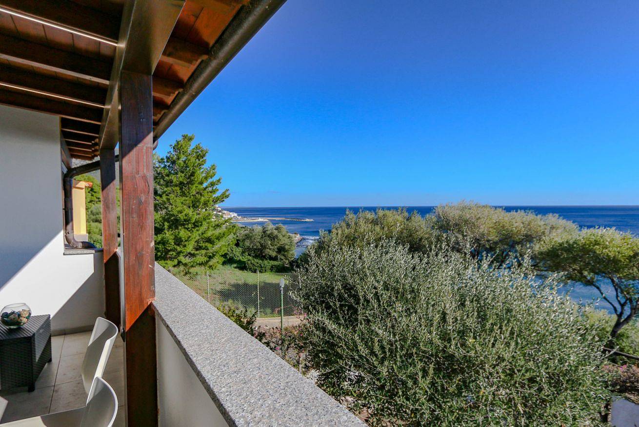 Apartamento entero, Mama House con vistas al mar y A/C in Cala Gonone, Dorgali