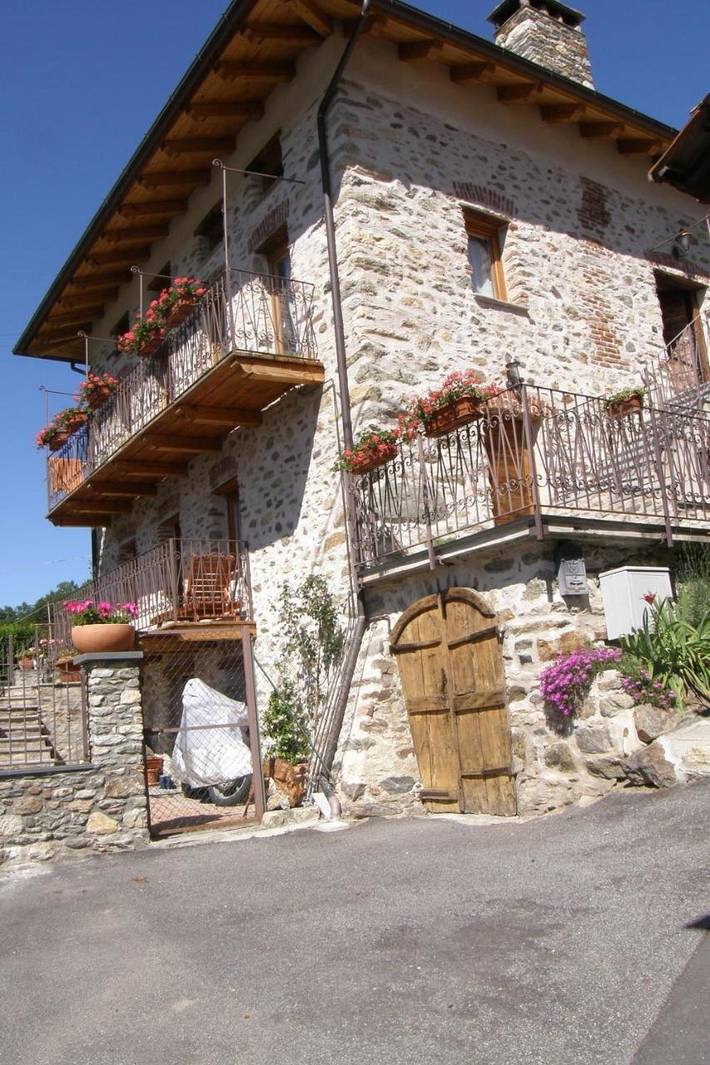 Gîte pour 4 personnes, avec vue et terrasse à Saint-Christophe