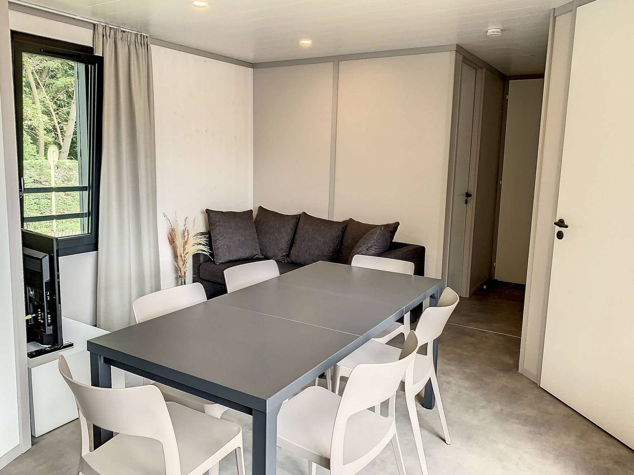 Charming Chalet with Heated Pool, Terrace & Parking - 6 Guests in Jullouville, Côte de la Déroute