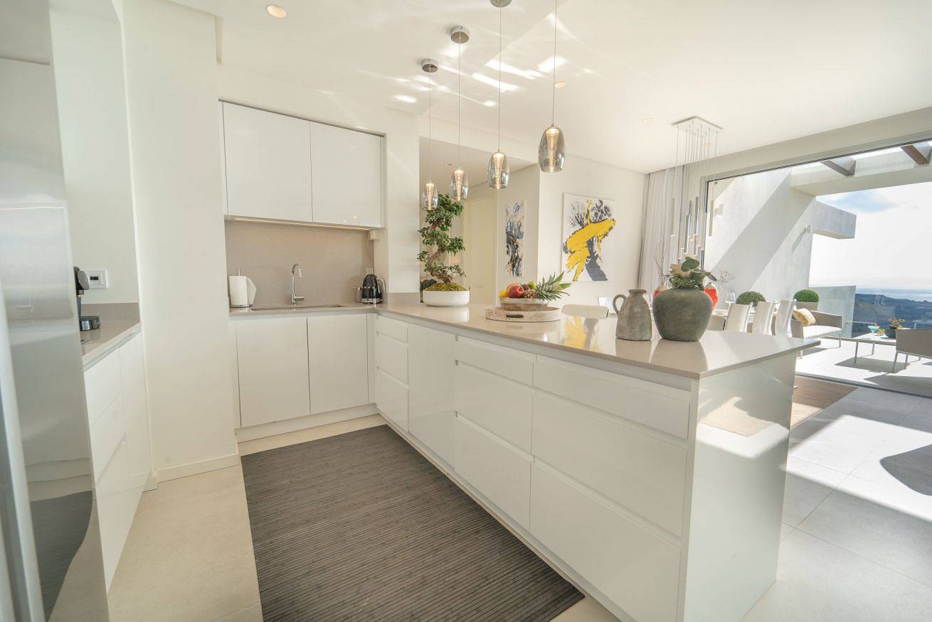 Entire apartment, Unique Opportunity! Luxury Paradise with Sea Views in Marbella Club Hills - Benahavís in Benahavís, Costa del Sol