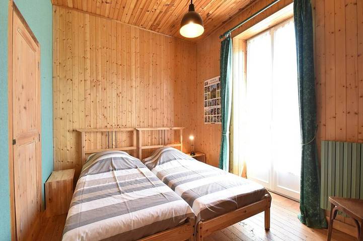 Location de vacances pour 8 personnes, avec piscine ainsi que jardin et terrasse à Martigny-le-Comte - 4