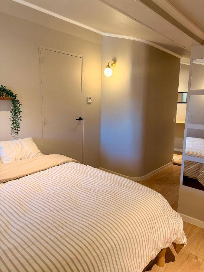 Chambre d’hôte pour 3 personnes, avec Terrasse ainsi que Jardin et Vue à Vitrolles