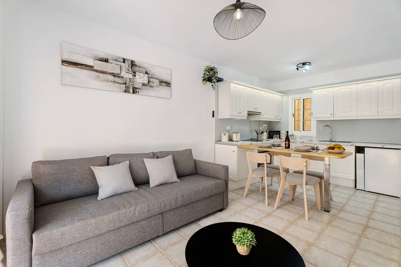 Entire apartment, Holidays 'Chayofa' with Mountain and Sea Views, Shared Pool and Private Terrace in Chayofa, Arona