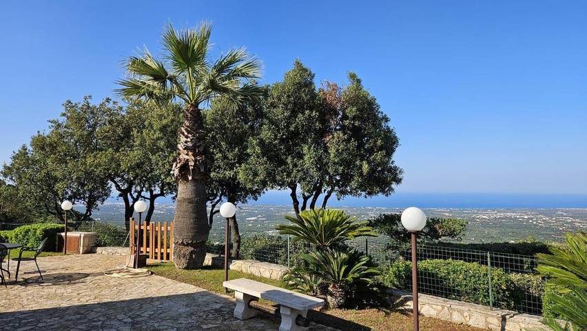 Gîte pour 6 personnes, avec Jacuzzi et Terrasse ainsi que Jardin et Piscine à Impalata