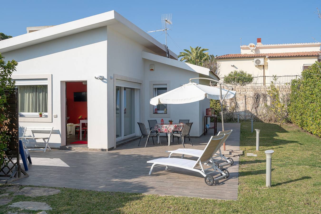 Villa 'Aurora' avec terrasse privée, Wi-Fi et climatisation in Fontane Bianche, Cassibile