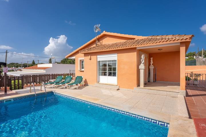 Casa de vacaciones familiar "Flor de Lis" con piscina, terraza y Wi-Fi in Cala en Porter, Municipio de Alaior