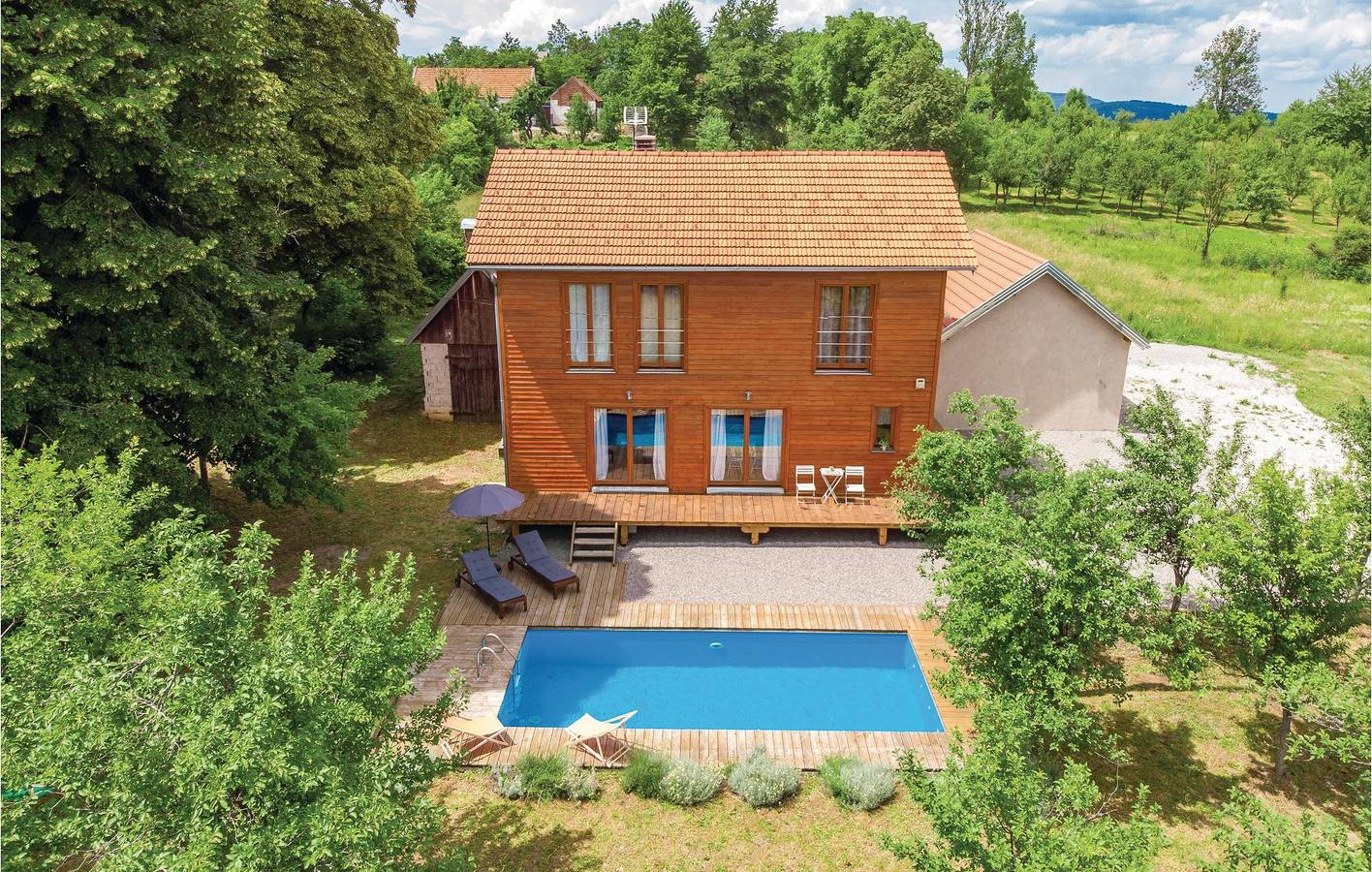 Charmante 2-Zimmer-Wohnung mit Pool, WLAN und Küche in der Nähe des Flusses Dretulja in Plaški, Karlovac und Umgebung
