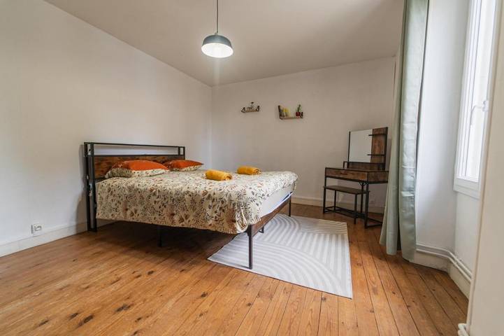 Gîte pour 8 personnes, avec jardin et terrasse à Montamisé - 3