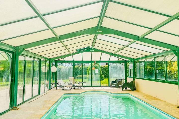 Location de vacances pour 6 personnes, avec terrasse ainsi que jardin et piscine, animaux acceptés dans Saint-Sulpice-sur-Risle