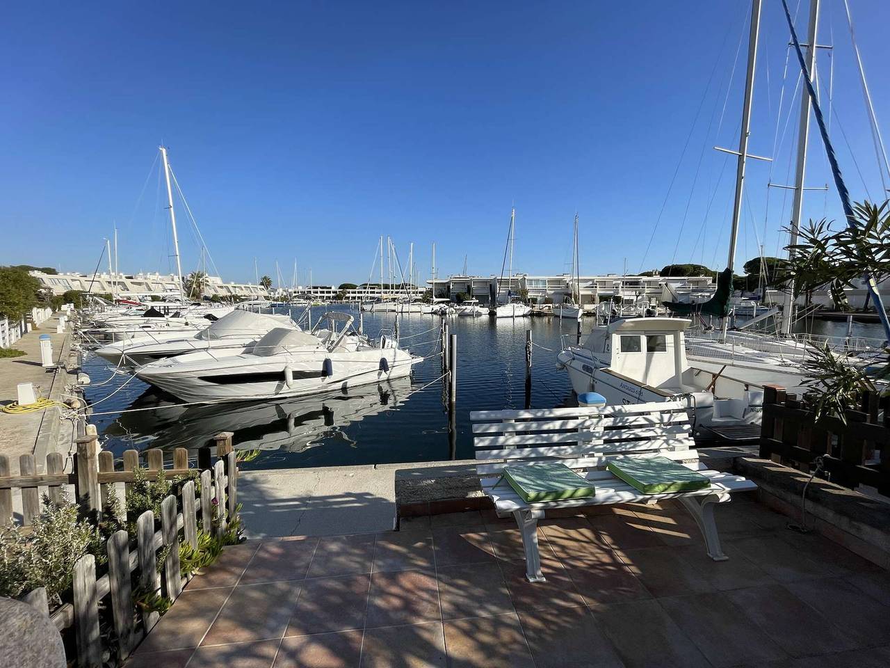 Ganze Wohnung, Marina-Duplex mit Klimaanlage und Terrasse – 4 Schlafplätze, Port Camargue in Port Camargue, Le Grau-du-Roi