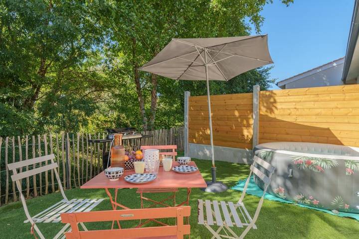 Location de vacances pour 4 personnes, avec Jacuzzi et Terrasse ainsi que Jardin et Vue à Saint-Laurent-Médoc