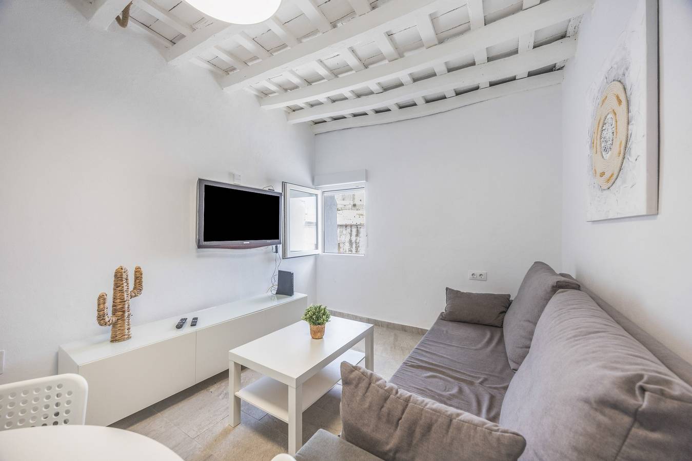 Entire apartment, 'La Joyita Del Centro' Apartment with Shared Garden and Wi-Fi in Vejer de la Frontera, Costa de la Luz