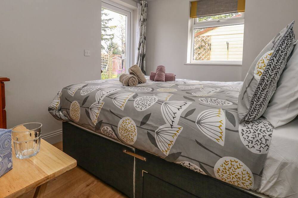Little Timbers, pet friendly, with a garden in Ringwood in Ringwood, Hampshire