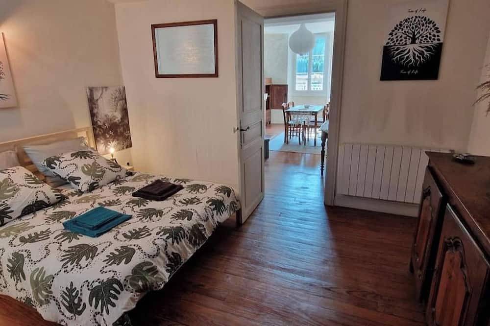 Ganze Wohnung, Apartment in a Townhouse - 4 people in Oloron-Sainte-Marie, Béarn