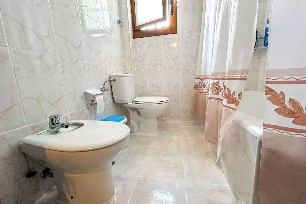 Entire apartment, Logbook - The fishermen's Lodge - .  Apartment with parking in Cudillero. in Cudillero, Costa Verde (Spain)