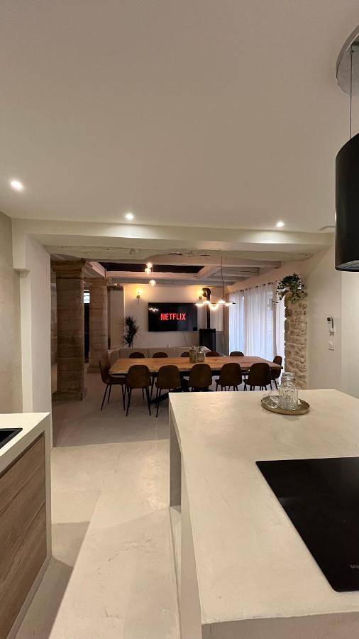 Five-Bedroom House in Valréas, Enclave de Valreas