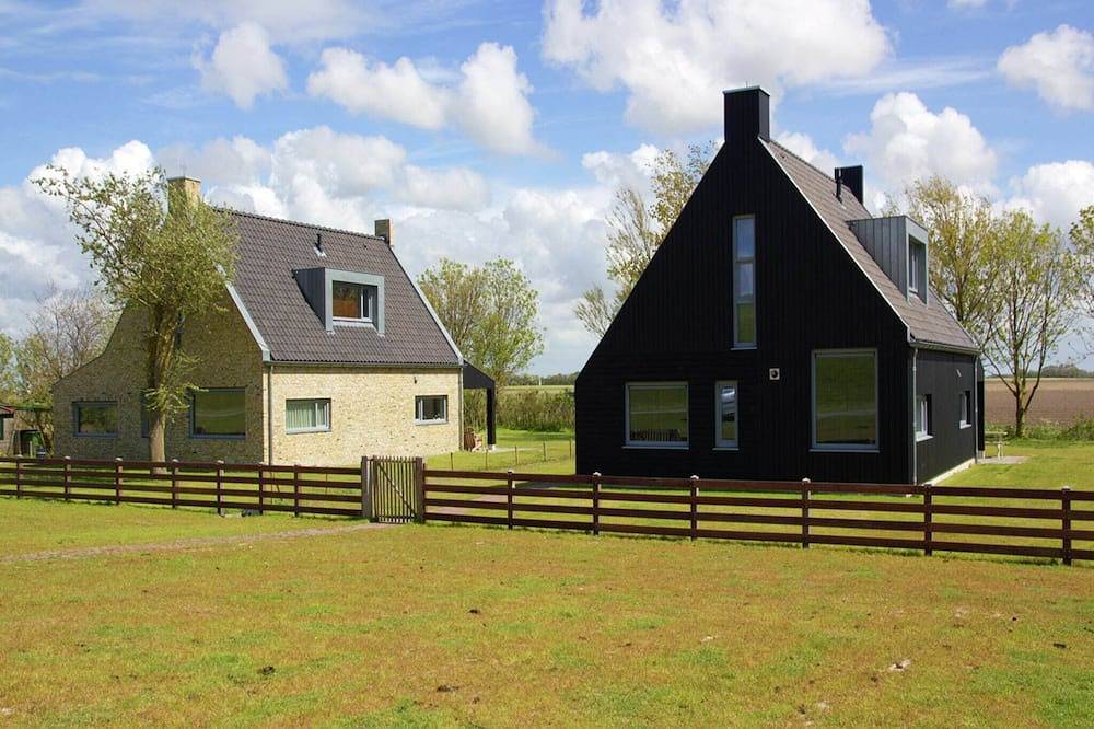 Villa aan zee met tuin in Franekeradeel, Nederlandse Noordzeekust