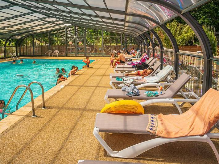 Camping voor 4 personen, with Terras and Kinderzwembad as well as Zwembad in Hourtin