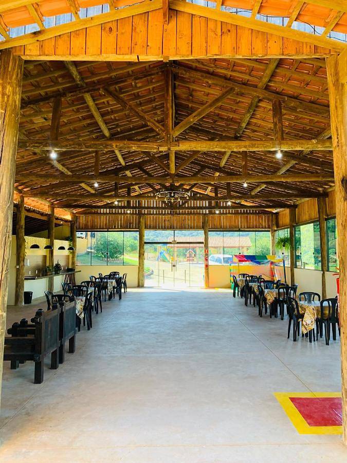 Pousadas para 3 pessoas, com piscina infantil e piscina e ainda jardim em Vargem