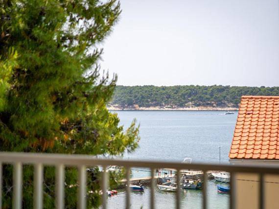 Ferienhaus mit Meerblick für 8 Personen, mit Balkon und Ausblick in Barbat na Rabu - 2