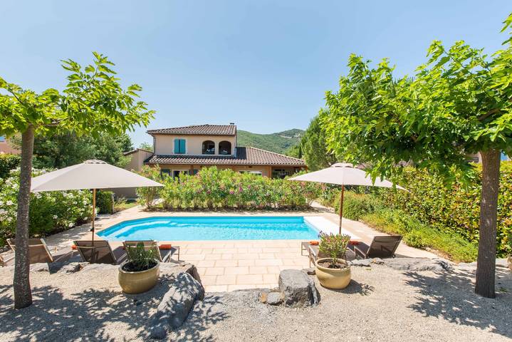 Gîte pour 8 personnes, avec piscine