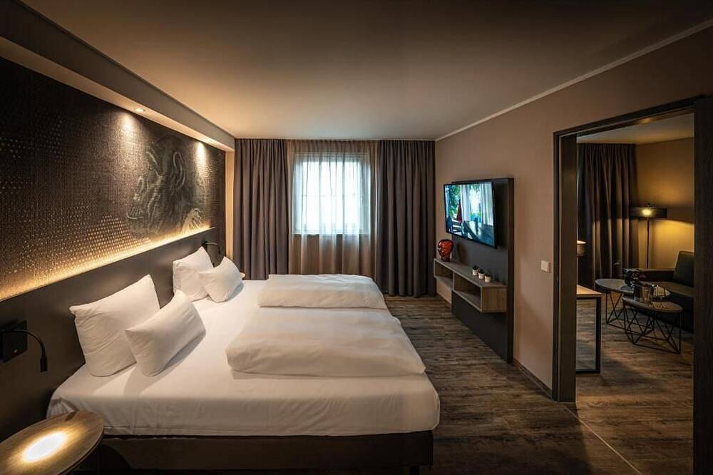 2 Inviting Pet-Friendly Rooms Close To City Center - Explore Stuttgart with Ease in Korntal-Münchingen, Landkreis Ludwigsburg