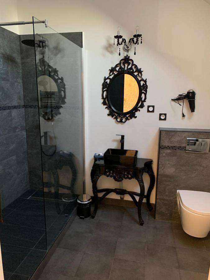 Location de vacances pour 2 personnes, avec vue ainsi que terrasse et jardin à Treuzy-Levelay - 2