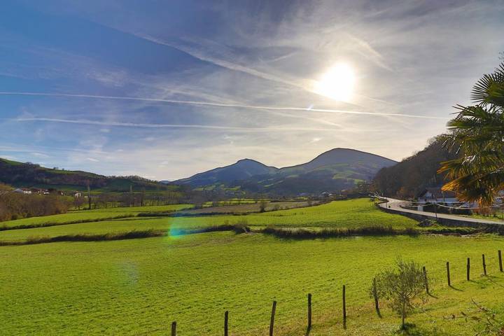 Location de vacances pour 2 personnes, avec jardin ainsi que terrasse et vue, animaux acceptés à Saint-Étienne-de-Baïgorry - 3