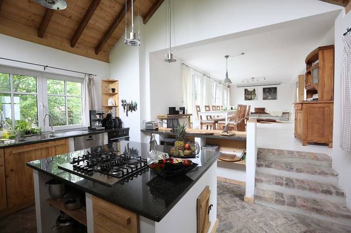Ferienhaus für 8 Personen, mit Balkon und Garten in Unkel
