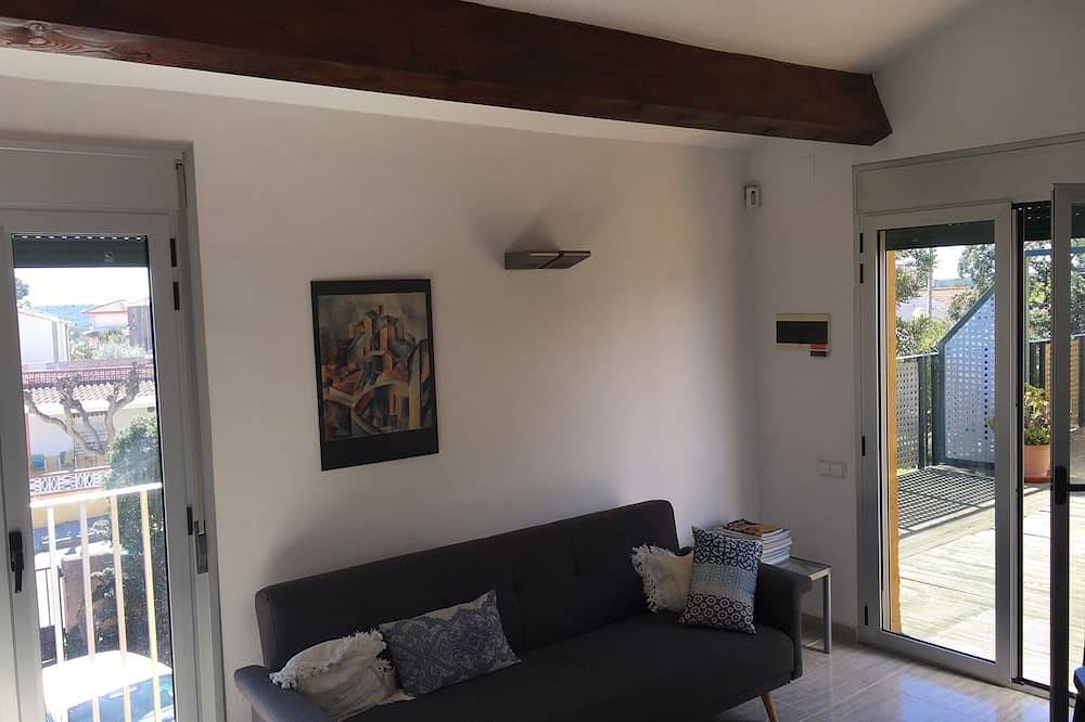 Apartamento entero, Gran piscina privada, toda nueva construcción, aire fresco, jardines, estacionamiento, Wifi in Catllar, Costa Dorada