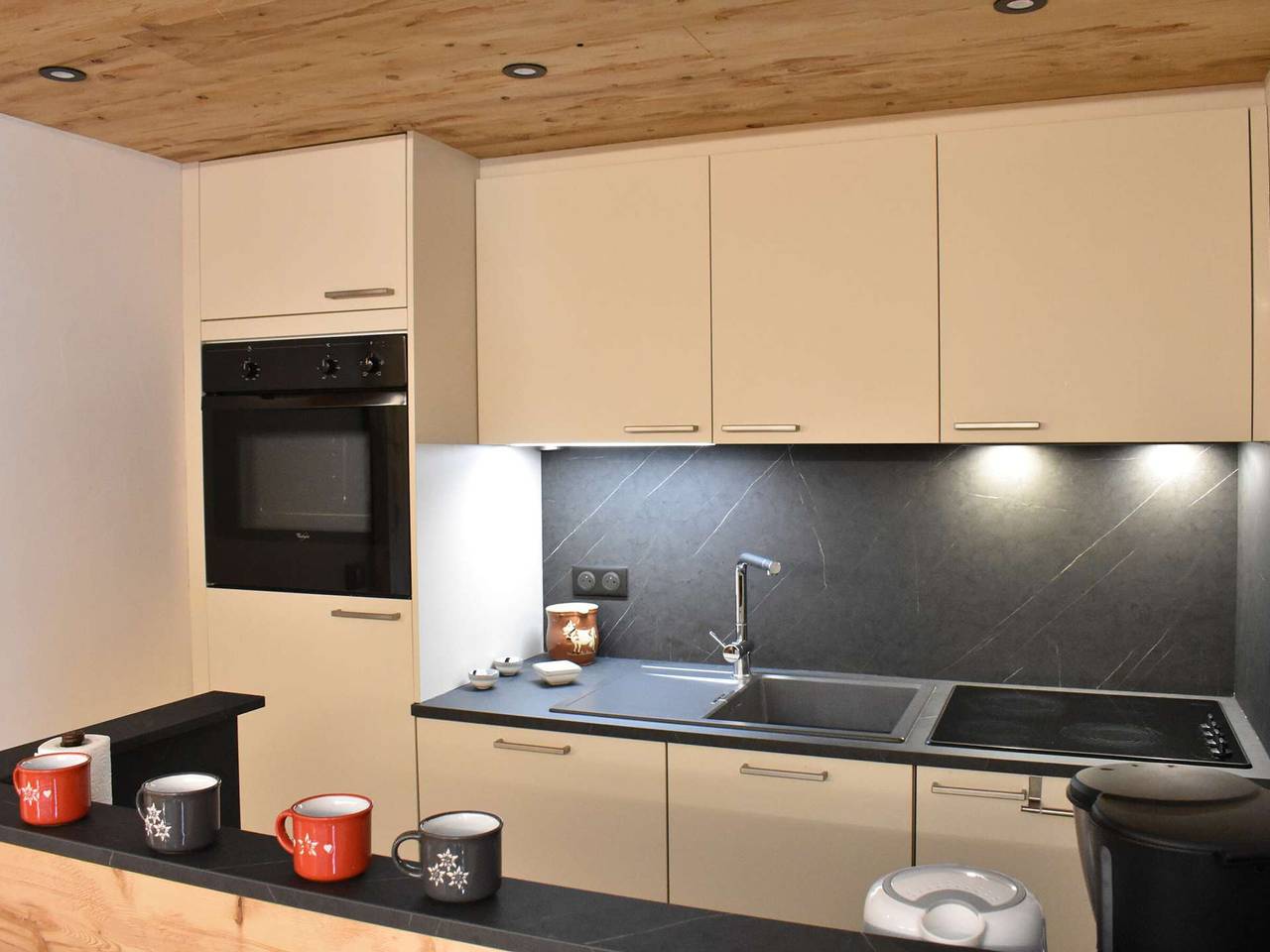 Apartamento entero, Apartamento de montaña con balcón, parking y cerca de remontes - 6 personas in Meribel Village, Courchevel