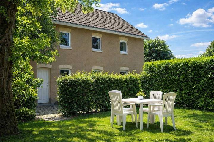 Vakantiehuis voor 10 personen, with balkon/terras and sauna as well as terras in Gulpen