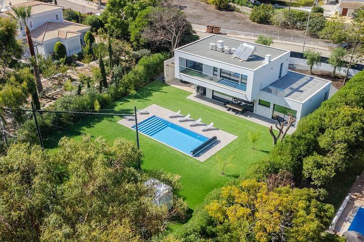 Villa for 8 people, with Balcony and Garden in Portimão