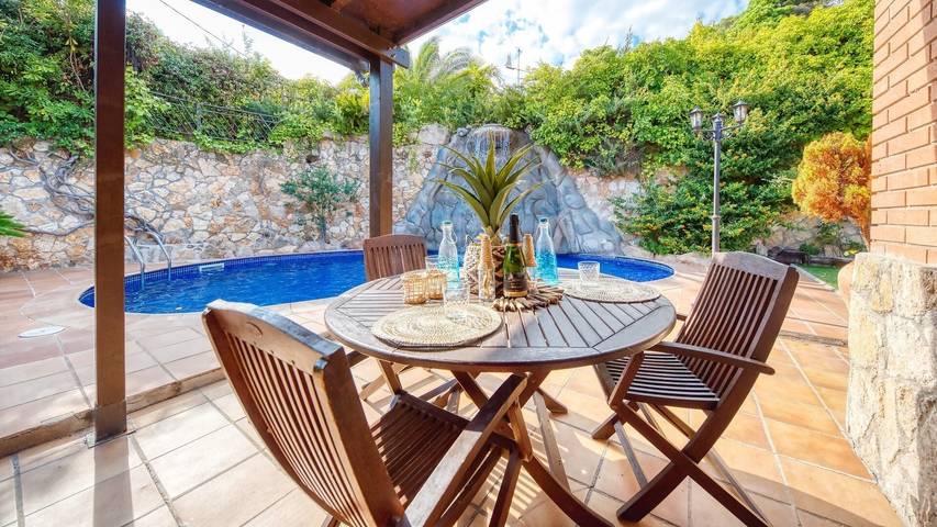 Villa "Costacabana - Alba" com piscina privada, terraço privado e Wi-Fi in Lloret de Mar, Costa Brava