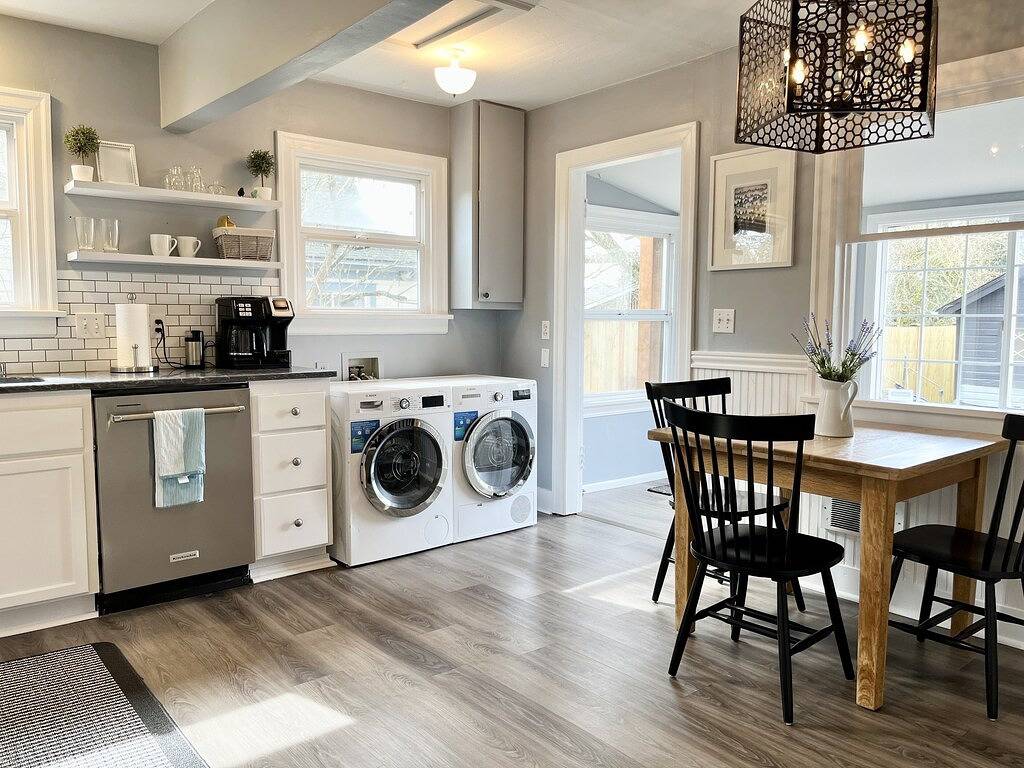 Two Bedroom Farmhouse with Hot Tub in Snohomish in Snohomish, Mount Baker-Snoqualmie Nationalwald