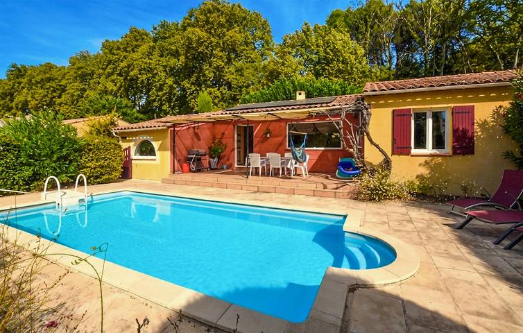 Acogedor apartamento de 100 m² con piscina cerca del río Durance: wifi y aparcamiento incluidos in Cheval-Blanc, Parque natural regional del Luberon