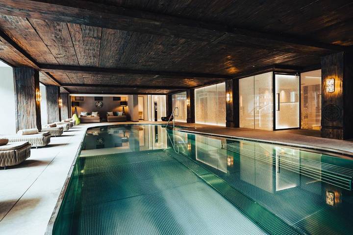 Hotel für 4 Personen, mit Balkon und Terrasse sowie Whirlpool und Pool in Zermatt