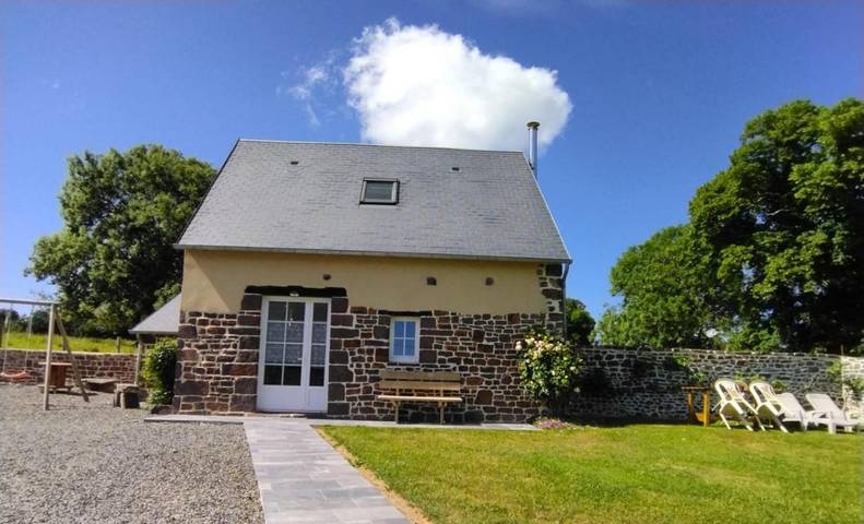 Gîte pour 3 personnes, avec jardin et vue à Gavray