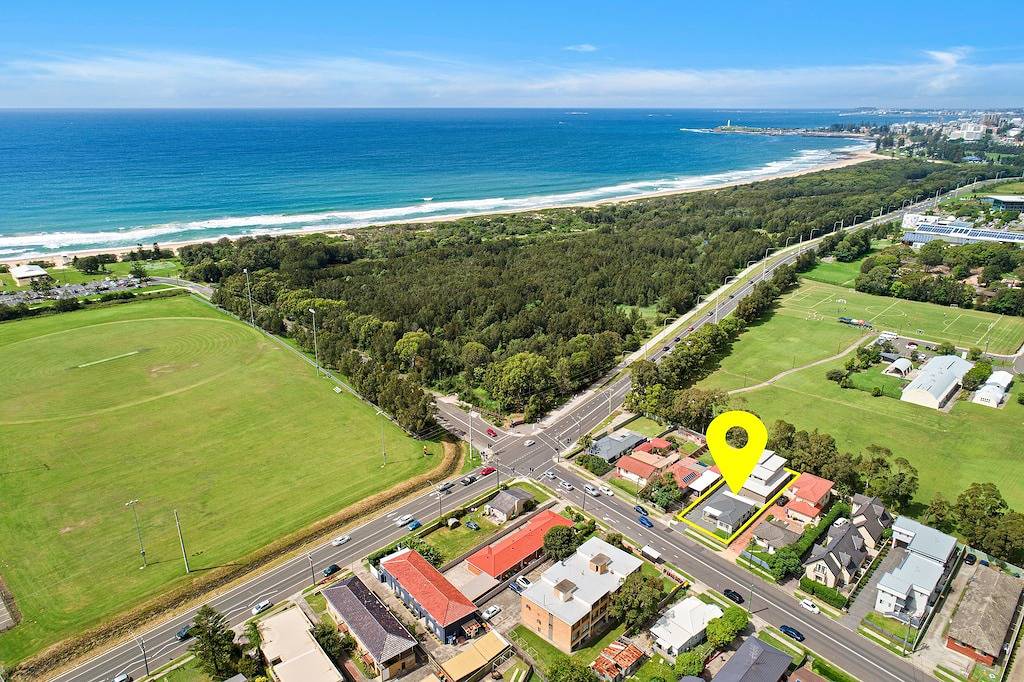5 B/R Luxury Beach House - Fairy Meadow in Illawarra, Wollongong City Council