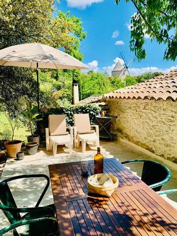 Gîte pour 4 personnes, avec vue et jardin à Joucas
