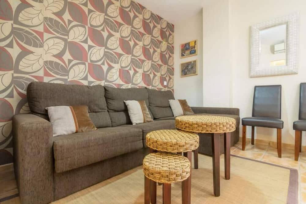 Entire apartment, Lujoso Apartamento Climatizado con Tres Piscinas, Parking Gratuito e Internet in Vélez de Benaudalla, Costa Tropical