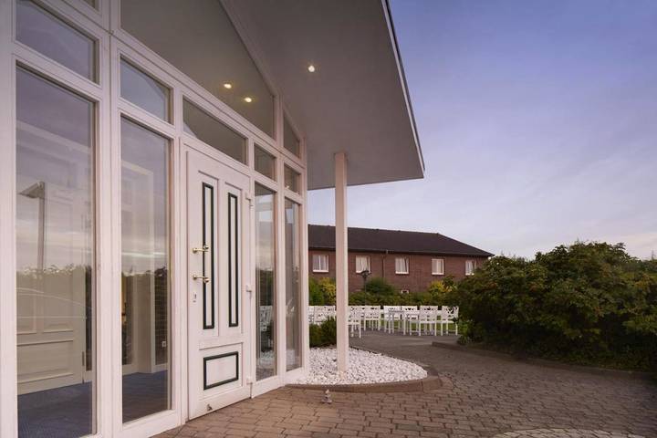 Hotel für 2 Personen, mit Terrasse und Garten in Heide