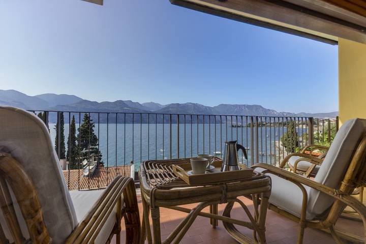 Ferienhaus für 4 Personen, mit Seeblick und Terrasse am Gardasee