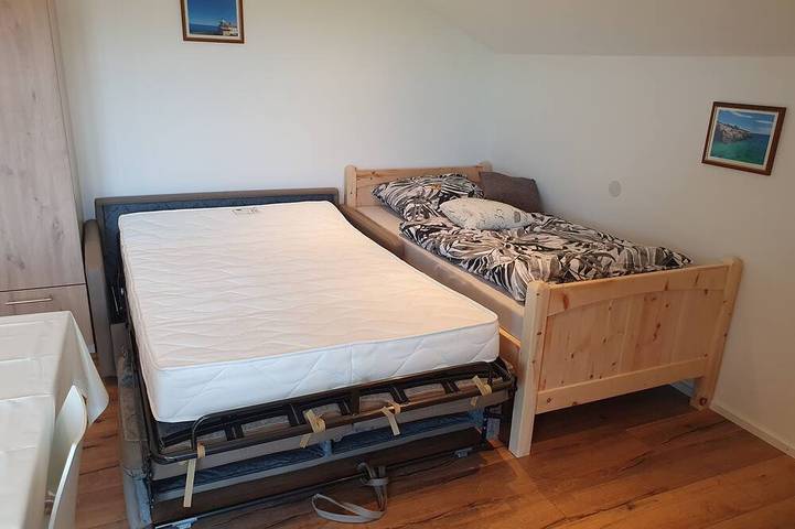 Ganze Wohnung, Ferienwohnung Rott am Inn Obergeschoß mit schönem Balkon in Rott am Inn, Landkreis Rosenheim