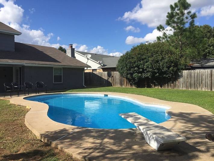 Vacation rental for 14 people, with terrace and yard in Lawton